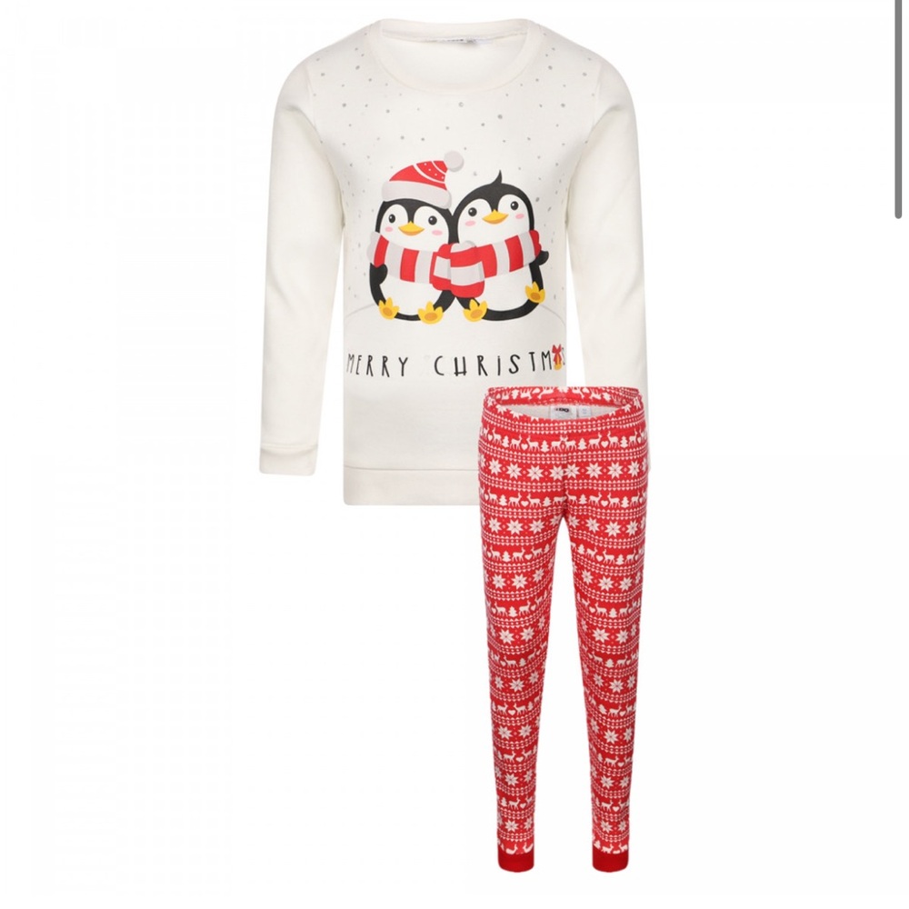 NWT IDO
Merry Christmas Pajama Set in Red and White SIZE 12 months